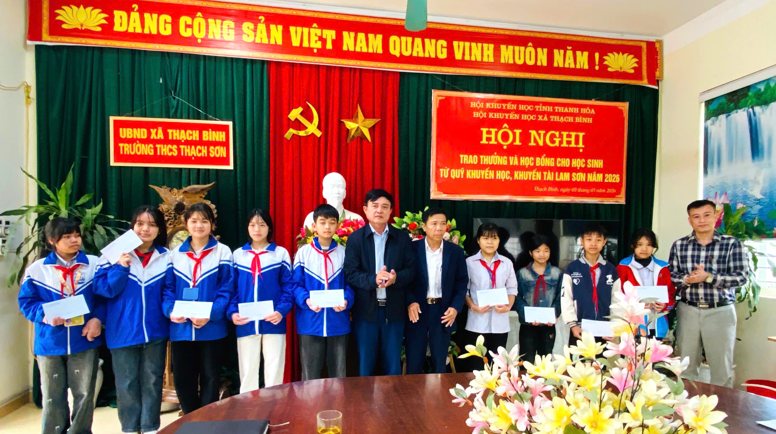 Anh-tin-bai